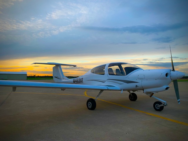 Diamond Star N403AT on the ground at sunset